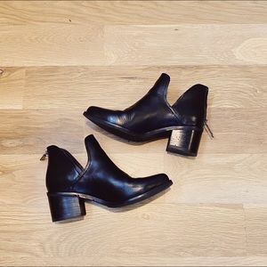 Blondo Eliza Waterproof Bootie Black